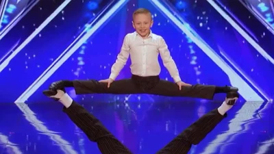 2 cha con trình diễn kỹ thuật uốn dẻo gây kinh ngạc 