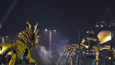 'Robot đại chiến - lửa và nước' trên đường phố Canada