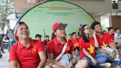 CĐV tiếp lửa U22 Việt Nam ở trận ra quân SEAgames 29