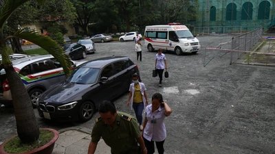 Vụ VN Pharma: Bị bắt tại tòa, bị cáo Hùng xỉu vì sốc