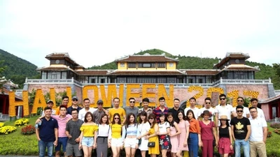 Gặp Lọ Lem, Aladdin… ở Halloween Sun World Ba Na Hills 