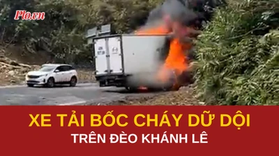 Xe tải bốc cháy trên đèo Khánh Lê, nhiều phương tiện bất chấp lưu thông