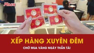 Hà Nội: Người dân xếp hàng xuyên đêm, ngủ vỉa hè chờ mua vàng ngày vía Thần tài
