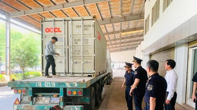 Hải quan phát hiện, tiêu hủy 325.000 bao thuốc lá giả