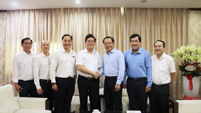 Nhiều cơ quan, đơn vị thăm, chúc mừng báo Pháp Luật TP.HCM nhân ngày 21-6