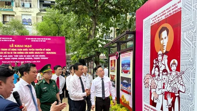TP.HCM triển lãm tranh cổ động kỷ niệm 136 năm Ngày sinh Chủ tịch Hồ Chí Minh