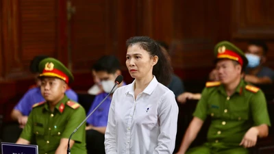 Chủ tọa phiên tòa nói xử lý bị cáo Hàn Ni vì tiết lộ bí mật cá nhân