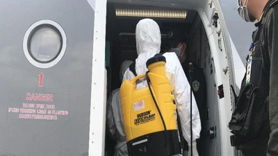 Khử trùng máy bay sau mỗi chuyến bay quốc tế