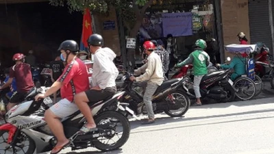 Hóc Môn ngưng 3 điểm phát quà từ thiện vì tập trung đông 