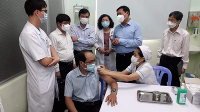 TP.HCM tổ chức tập huấn, chuẩn bị đợt tiêm 836.000 liều vaccine phòng COVID-19