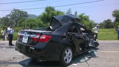 Đà Nẵng: 4 người chết trong vụ tai nạn thảm khốc giữa xe khách và ô tô