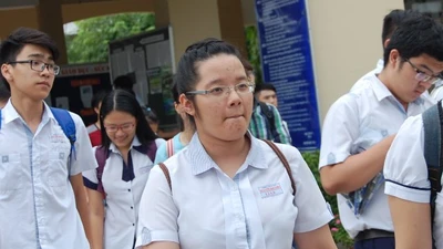 Clip đề Hóa học khó khiến thí sinh ‘méo mặt’