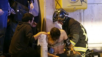 Clip hiện trường vụ khủng bố ở Paris, 158 người chết