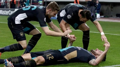 Chelsea 'đá bay' Porto, Arsenal lập nên kỳ tích