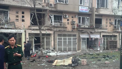 Clip hiện trường vụ nổ ở Hà Đông, ít nhất 4 người chết
