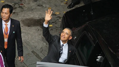 Clip đoàn xe Tổng thống Obama rời chùa Ngọc Hoàng 