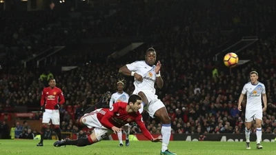 Mkhitaryan lập siêu phẩm, MU thắng trận thứ 4 liên tiếp