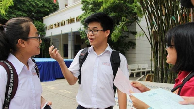 Clip: Đề thi tiếng Anh, học sinh làm được hơn 80% 