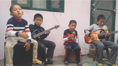 'Ban nhạc nhí' trình diễn ca khúc 'Let Her Go' gây sốt