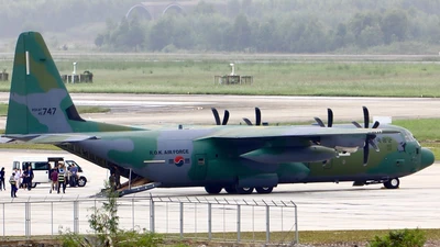 Cận cảnh máy bay C-130 Hàn Quốc ở sân bay Đà Nẵng