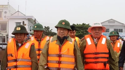 Phó Thủ tướng kiểm tra việc phòng chống bão ở Sóc Trăng