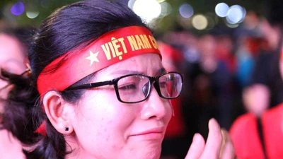 Cổ động viên bật khóc khi U-23 thua trận phút chót 