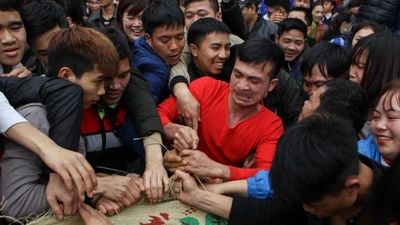 Huy động trai làng cướp chiếu thiêng mong sinh quý tử