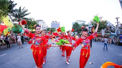 Những 'tiên nữ' xuất hiện trong lễ hội Tết nguyên tiêu 