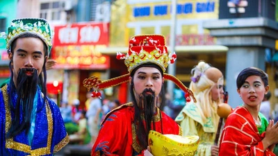 Phố người Hoa đông nghịt người trong Tết nguyên tiêu