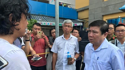 Chủ tịch UBND TP.HCM đến hiện trường vụ cháy chung cư