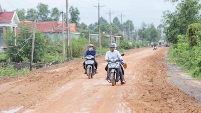 Con đường rất lầy lội, trơn trượt