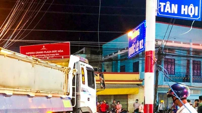 Một phụ nữ bị xe ben cán tử vong ở Long An