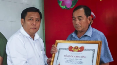 Trao bằng tổ quốc ghi công