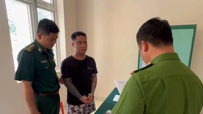 Biên phòng Long An bắt thanh niên mua bán ma tuý khi đang lẩn trốn