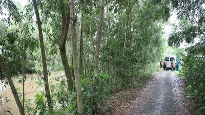 Người đàn ông tử vong dưới kênh nước