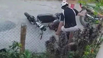 Đánh học sinh lớp 9 sau va chạm giao thông, thanh niên 18 tuổi bị khởi tố