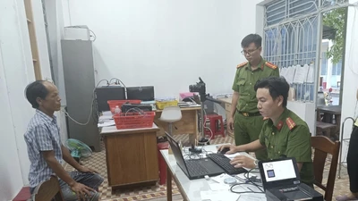 7 ngày nữa người cha trong gia đình 'rất khác' ở Đà Nẵng sẽ nhận CCCD