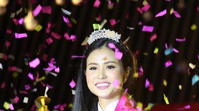Nữ sinh 16 tuổi đăng quang 'Gương mặt nữ sinh áo dài'
