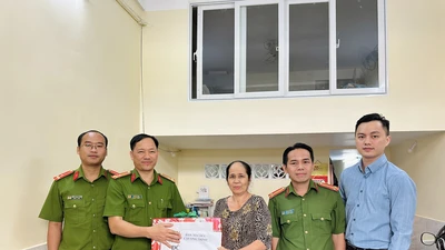 TP.HCM: Công an thăm hỏi thân nhân chiến sĩ công an đã hy sinh