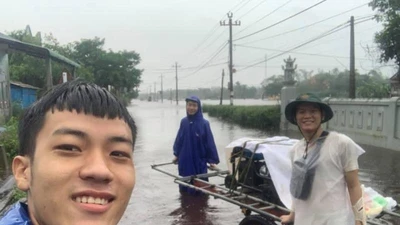 Những chiếc lá rách ít trong tâm lũ Quảng Trị 