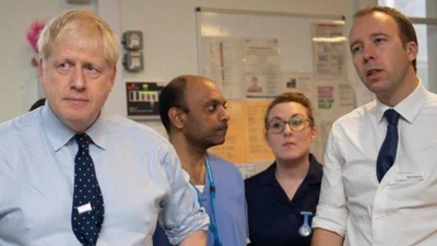 Thủ tướng Boris Johnson (trái) và Bộ trưởng Y tế Matt Hancock (phải) ngày 27-3 cùng xác nhận mình đã nhiễm COVID-19. Ảnh: PA