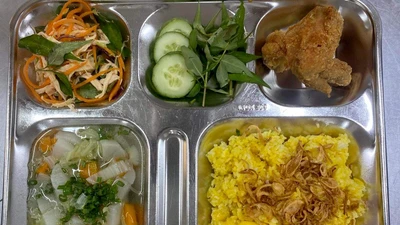 Phát hiện vi khuẩn trong cánh gà chiên và nước mắm ở phần ăn của trường iSchool Nha Trang