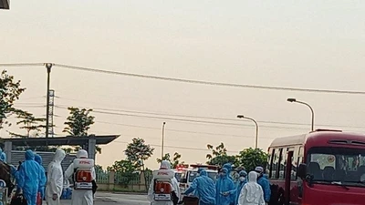 120 bệnh nhân COVID-19 ở Guinea đã về đến BV Bệnh Nhiệt đới