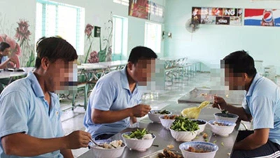 Cho người nghiện xem hài để giải tỏa tâm lý