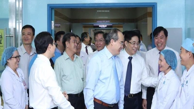 Bí thư Nguyễn Thiện Nhân thăm BV Đại học Y dược TP.HCM