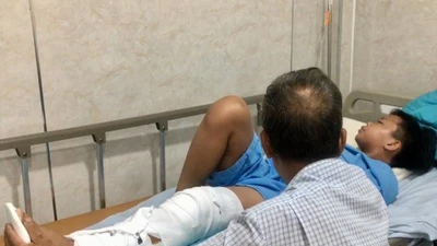  Cây phượng bật gốc trong trường: 1 học sinh qua cơn nguy kịch