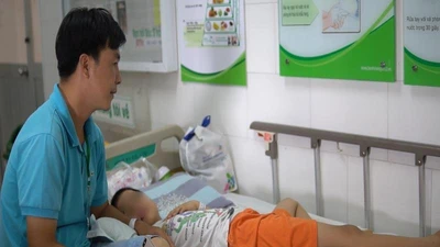 Học sinh nhập viện nghi ngộ độc ở quận 2 tăng lên 43 ca