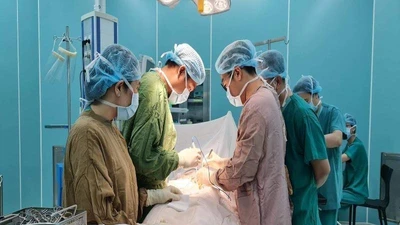 Nam thanh niên 20 tuổi bị tai nạn giao thông, gãy dương vật