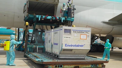 117.600 liều vaccine COVID-19 đã về Việt Nam và chờ tiêm