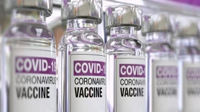 Lô vaccine COVID-19 đầu tiên về Việt Nam vào trưa nay